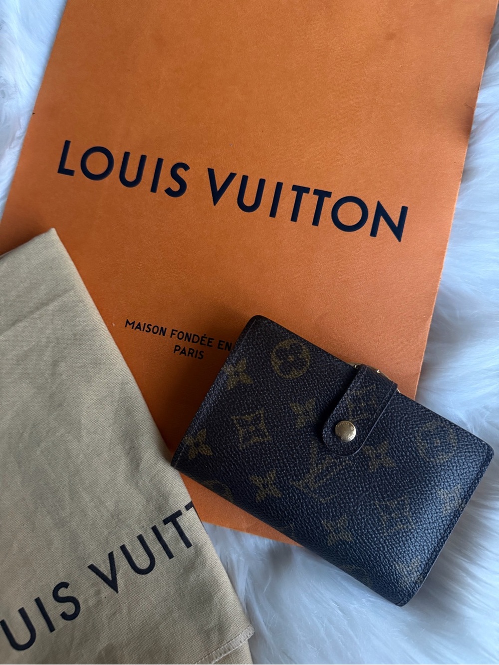 Authentic Louis Vuitton viennois kisslock wallet